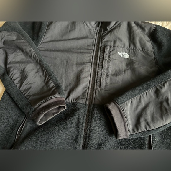 XL BLACK WOMENS NORTH FACE FLEECE JACKET! 🖤🖤🖤 - Picture 2 of 4